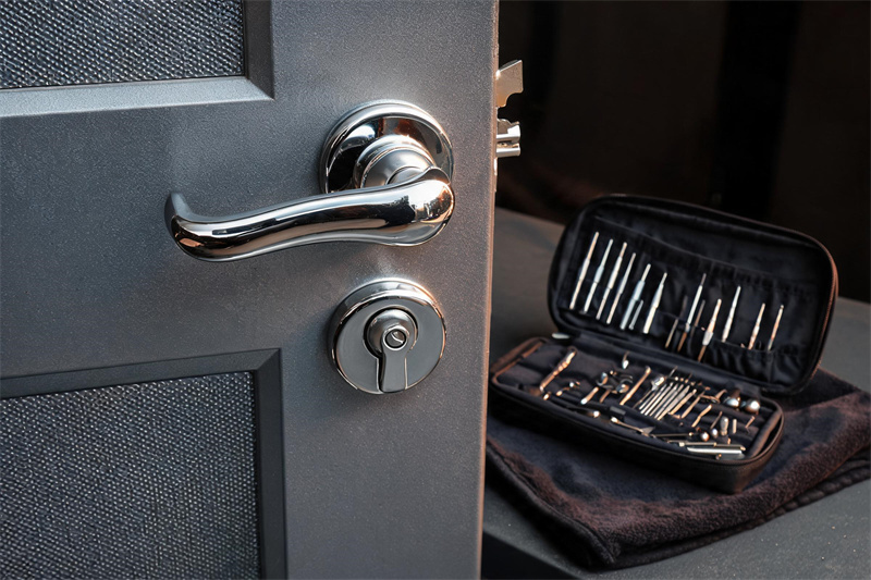 全国 钥匙断在弹子锁里别慌，老 locksmith 教你三招自救